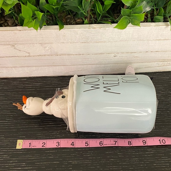 Rae Dunn WORTH MELTING FOR Olaf Topper Mug - Picture 6 of 6